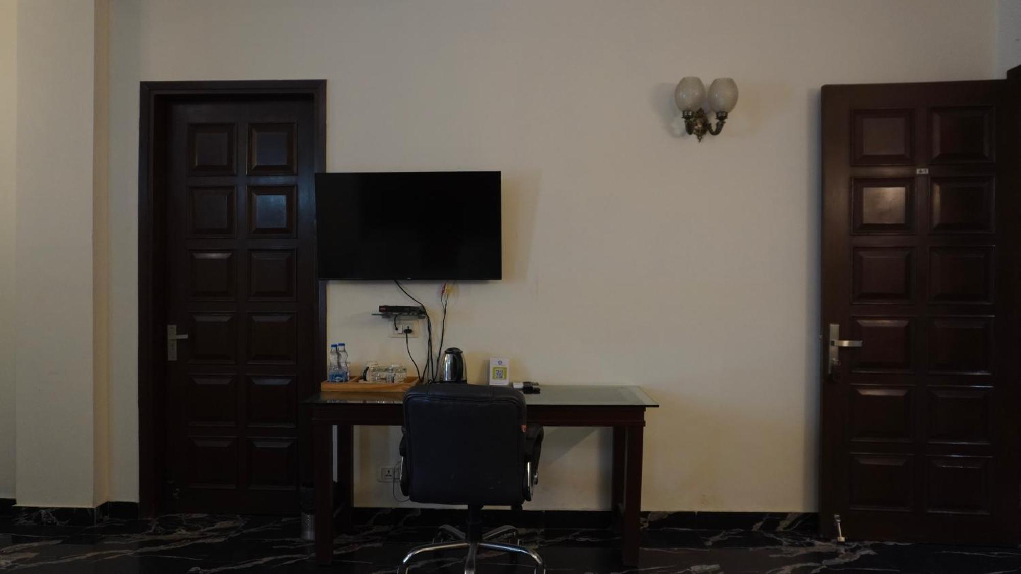 Perch Arbor Suites Гургаон Экстерьер фото