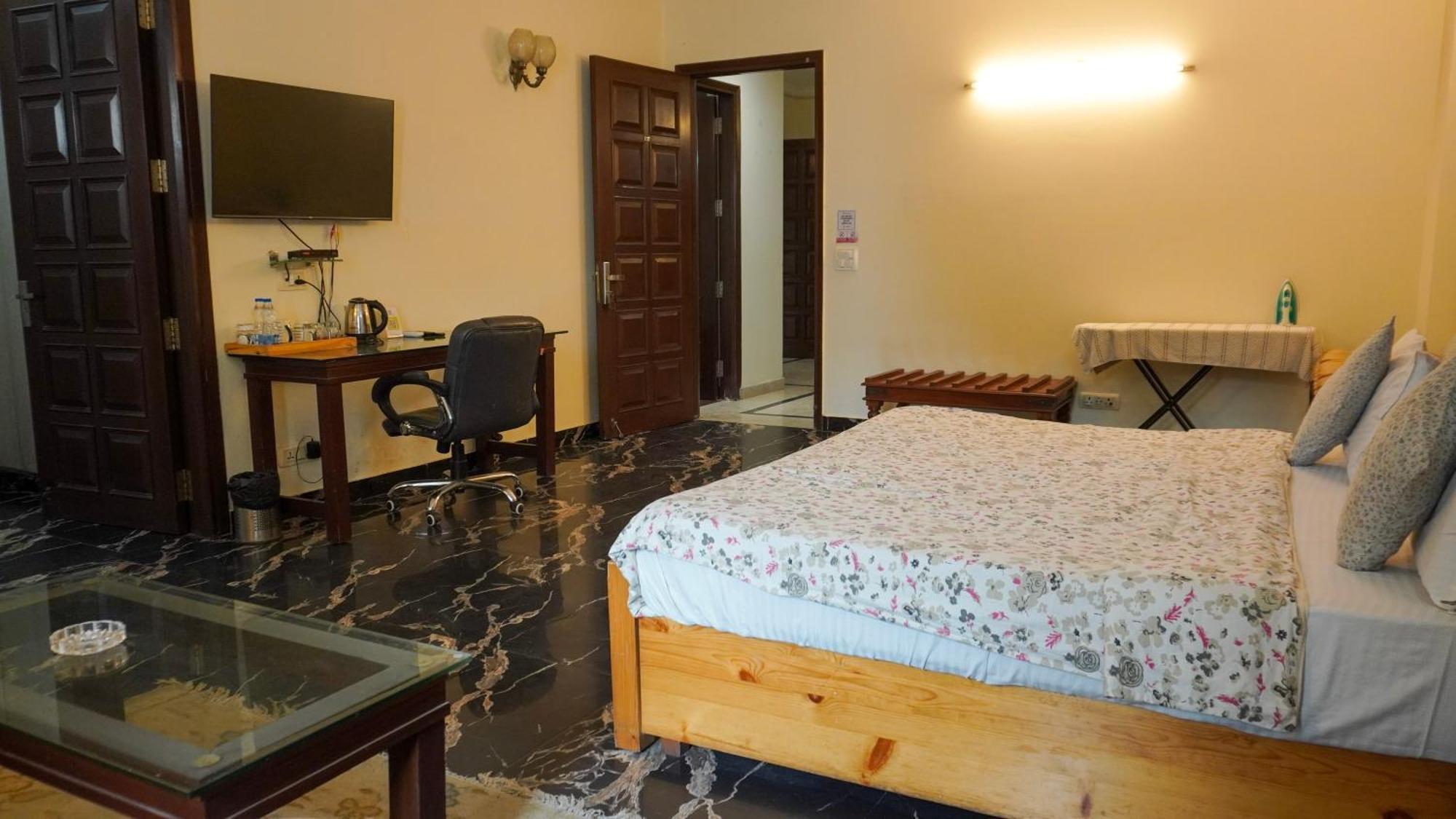Perch Arbor Suites Гургаон Экстерьер фото